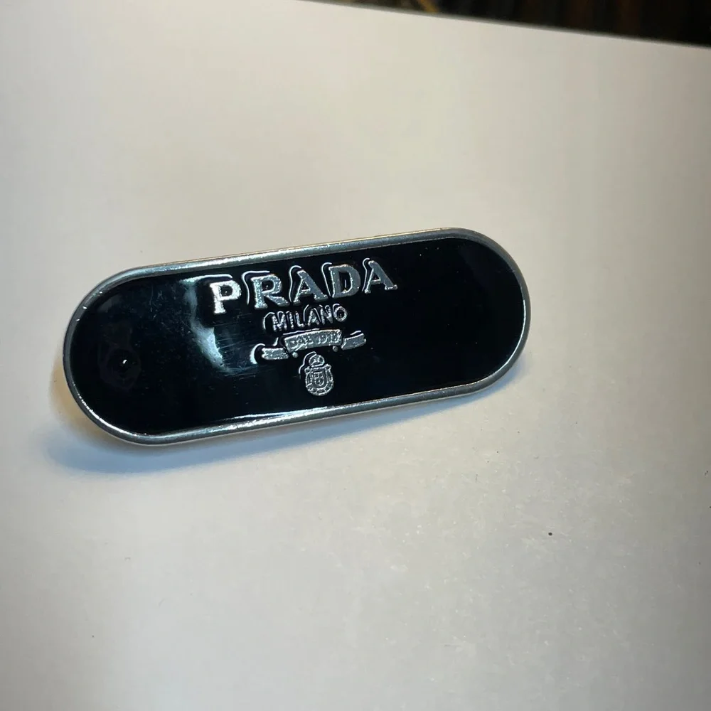 Prada - Picture 2 of 11
